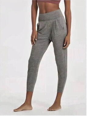 Vuori Women's Lux At Ease Harem Jogger Pants – Heather Grey – Size Medium (M)